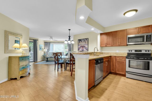 200 Colonnade Clb Unit 201, Hilton Head Island, SC 29928