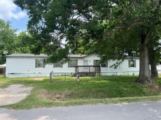 6210 Railroad Street, Wallis, TX 77485