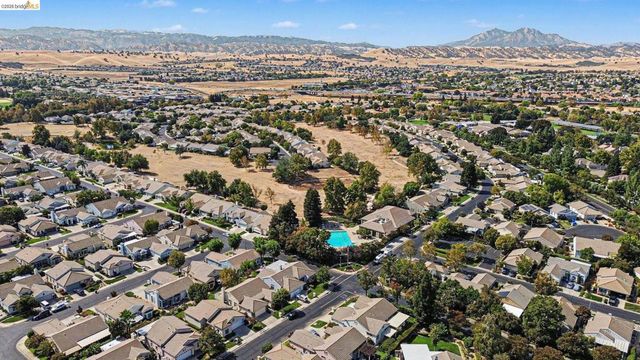 1580 Crispin Dr, Brentwood, CA 94513