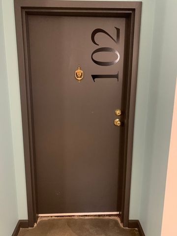 289 Essex St 102 studio, Salem, MA 01970