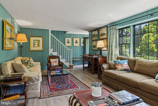 7043 FERRY RD, New Hope, PA 18938