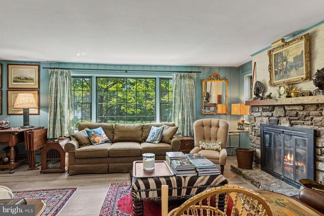 7043 FERRY RD, New Hope, PA 18938
