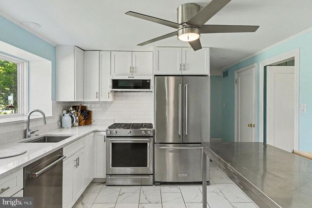 7043 FERRY RD, New Hope, PA 18938