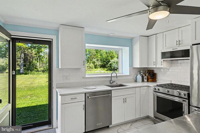 7043 FERRY RD, New Hope, PA 18938