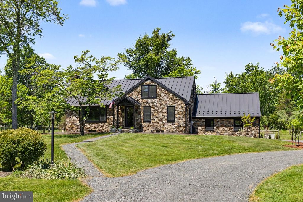 7043 FERRY RD, New Hope, PA 18938