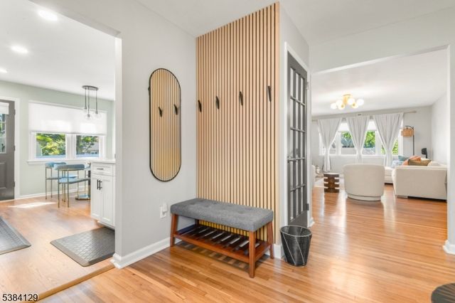 6 Hillsdale Rd, Lawrence Twp., NJ 08648