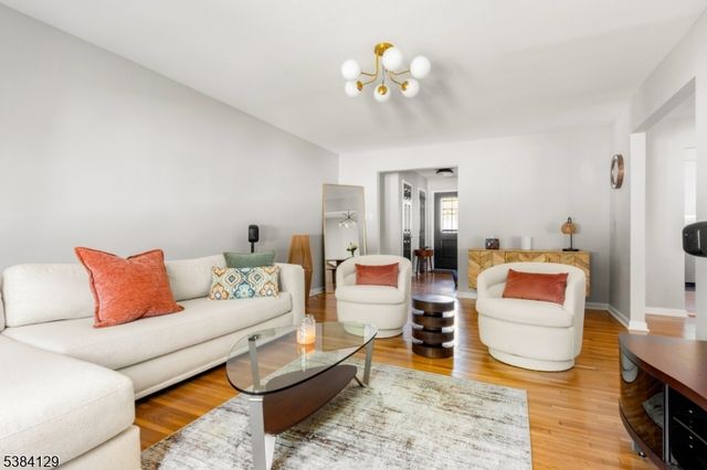 6 Hillsdale Rd, Lawrence Twp., NJ 08648