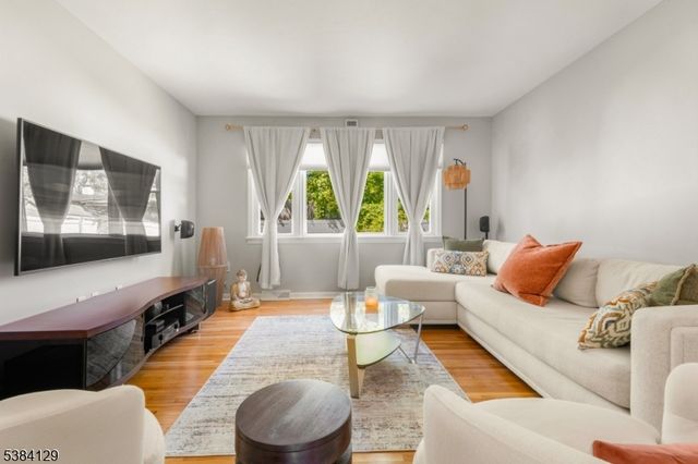 6 Hillsdale Rd, Lawrence Twp., NJ 08648