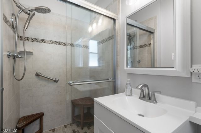 6 Hillsdale Rd, Lawrence Twp., NJ 08648