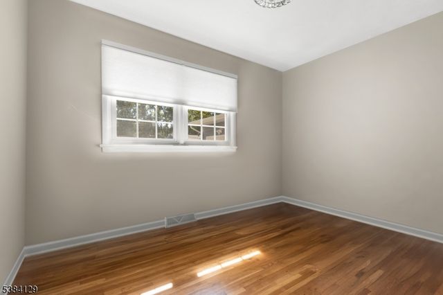 6 Hillsdale Rd, Lawrence Twp., NJ 08648