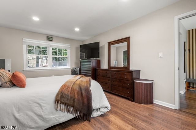 6 Hillsdale Rd, Lawrence Twp., NJ 08648