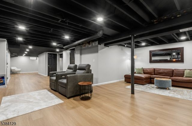 6 Hillsdale Rd, Lawrence Twp., NJ 08648