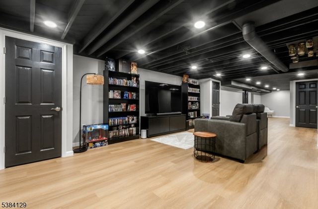 6 Hillsdale Rd, Lawrence Twp., NJ 08648