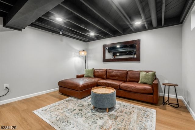 6 Hillsdale Rd, Lawrence Twp., NJ 08648