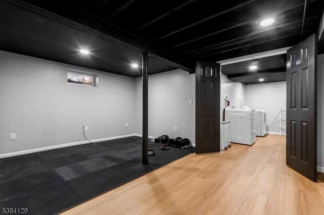 6 Hillsdale Rd, Lawrence Twp., NJ 08648