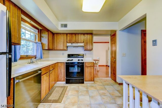 3 Obert Dr, Raritan Boro, NJ 08869