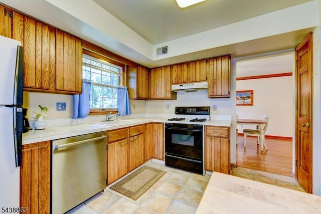 3 Obert Dr, Raritan Boro, NJ 08869