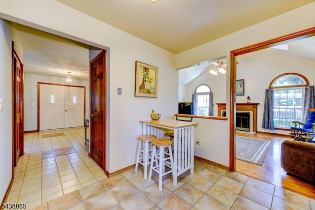 3 Obert Dr, Raritan Boro, NJ 08869