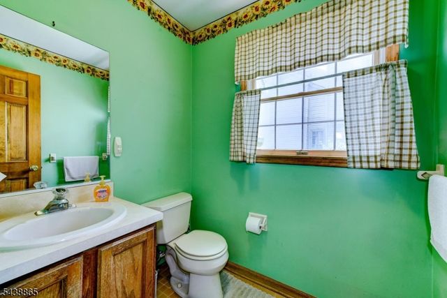 3 Obert Dr, Raritan Boro, NJ 08869