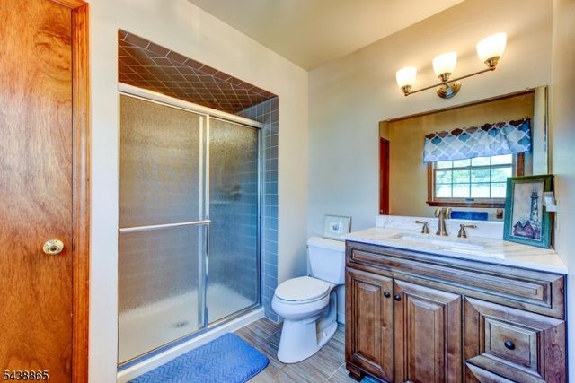 3 Obert Dr, Raritan Boro, NJ 08869