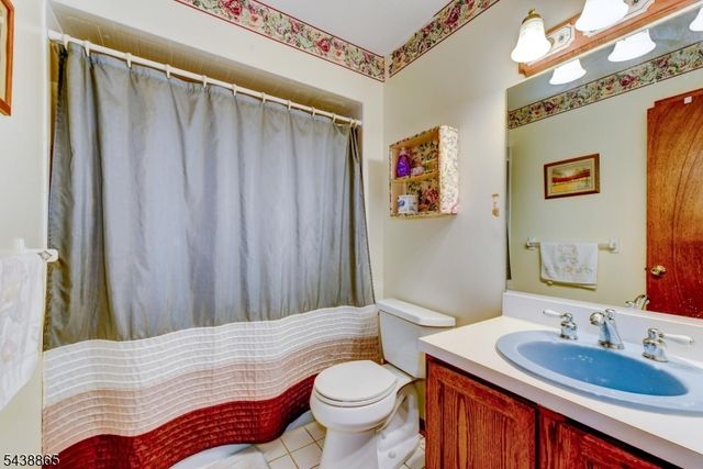 3 Obert Dr, Raritan Boro, NJ 08869