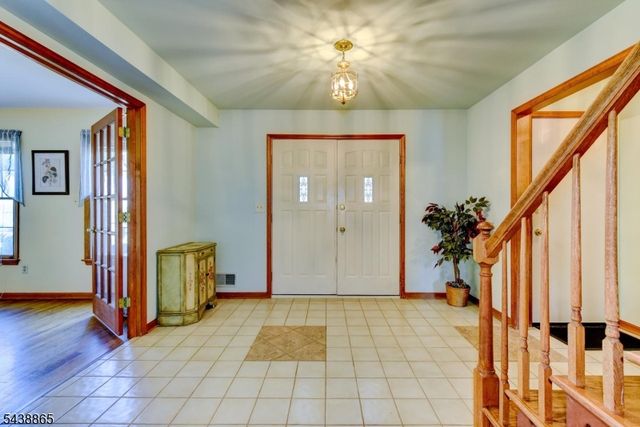 3 Obert Dr, Raritan Boro, NJ 08869