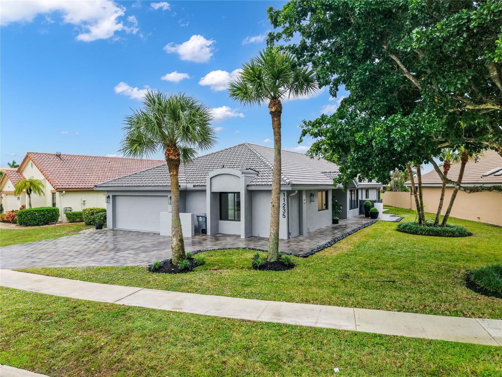 11235 Clover Leaf Cir, Boca Raton, FL 33428