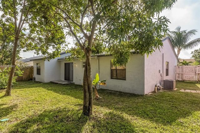 5990 W Ithaca Circle W, Lake Worth, FL 33463