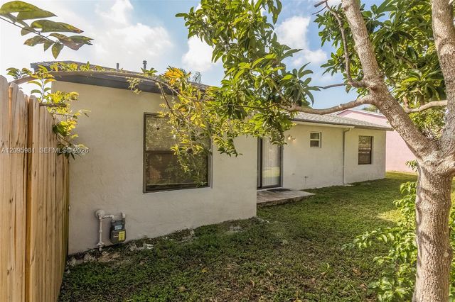 5990 W Ithaca Circle W, Lake Worth, FL 33463