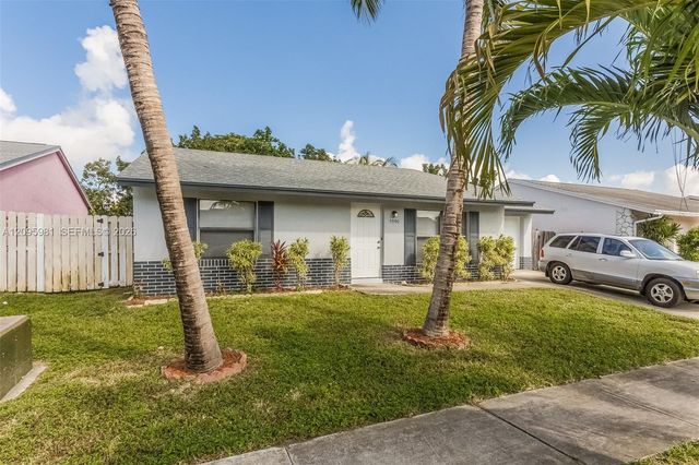 5990 W Ithaca Circle W, Lake Worth, FL 33463