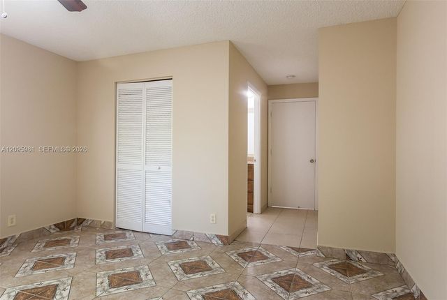 5990 W Ithaca Circle W, Lake Worth, FL 33463