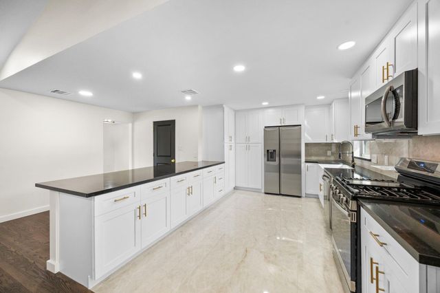 6934 Heron Drive, Houston, TX 77087