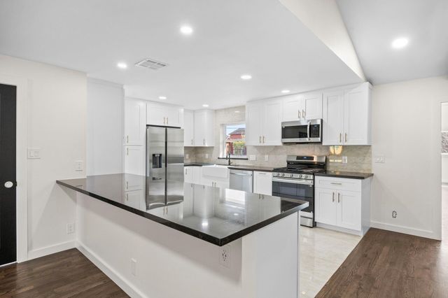 6934 Heron Drive, Houston, TX 77087