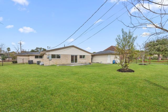 6934 Heron Drive, Houston, TX 77087