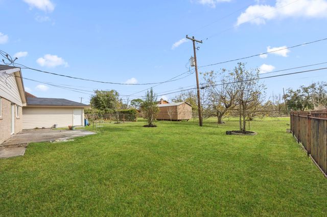 6934 Heron Drive, Houston, TX 77087