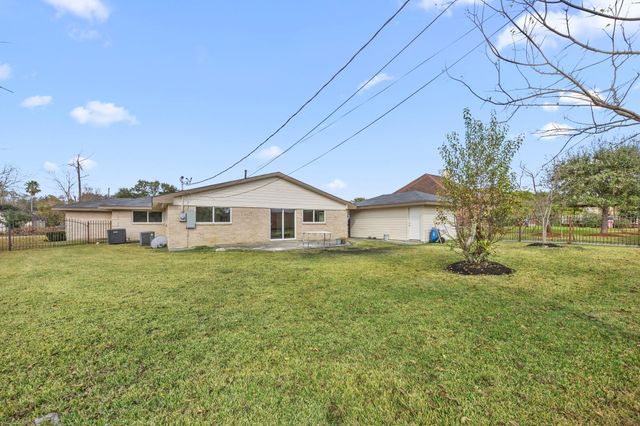 6934 Heron Drive, Houston, TX 77087