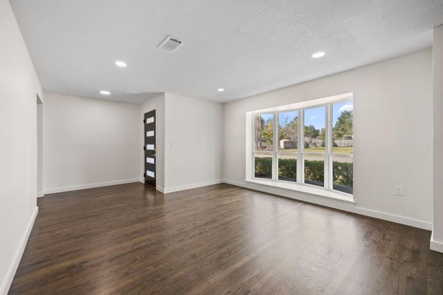 6934 Heron Drive, Houston, TX 77087