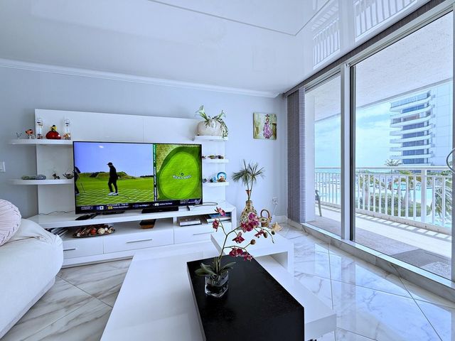 3546 S Ocean Boulevard 305, South Palm Beach, FL 33480