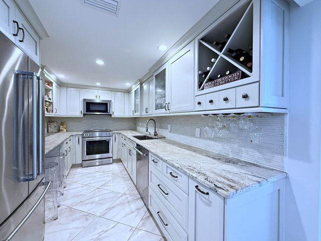 3546 S Ocean Boulevard 305, South Palm Beach, FL 33480