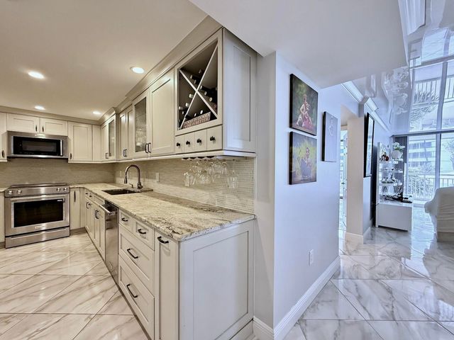 3546 S Ocean Boulevard 305, South Palm Beach, FL 33480