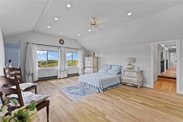 10 J H Dwyer Drive, Middletown, RI 02842