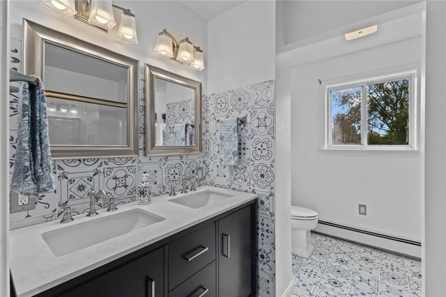 10 J H Dwyer Drive, Middletown, RI 02842