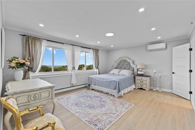 10 J H Dwyer Drive, Middletown, RI 02842