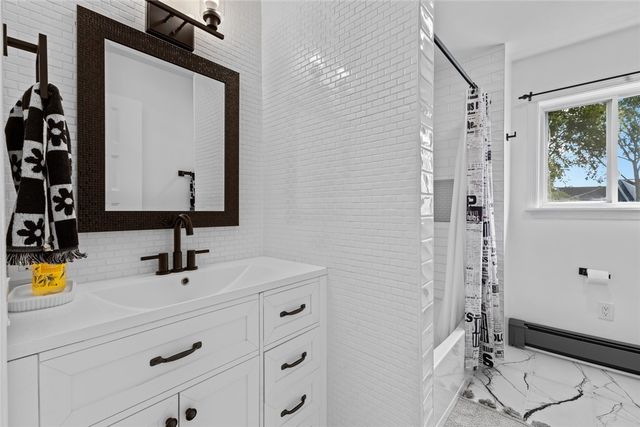 10 J H Dwyer Drive, Middletown, RI 02842