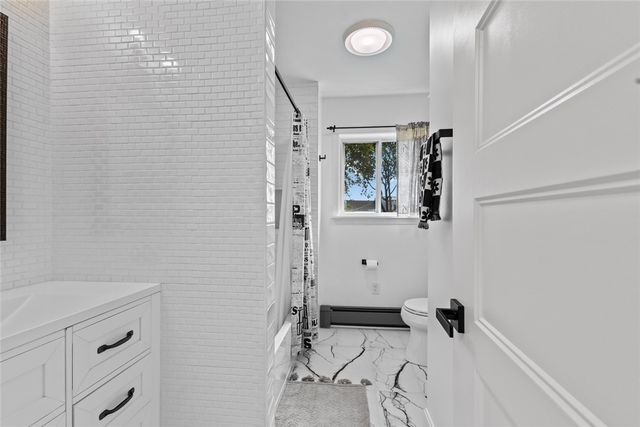 10 J H Dwyer Drive, Middletown, RI 02842