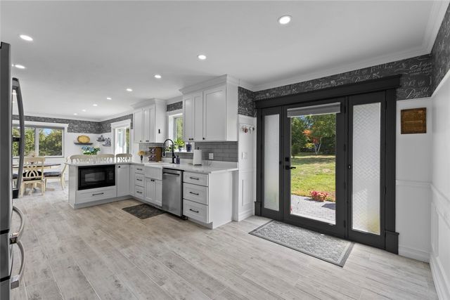 10 J H Dwyer Drive, Middletown, RI 02842