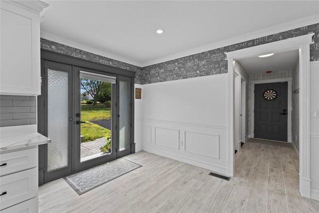 10 J H Dwyer Drive, Middletown, RI 02842