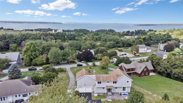 10 J H Dwyer Drive, Middletown, RI 02842