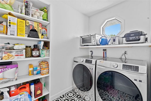 10 J H Dwyer Drive, Middletown, RI 02842