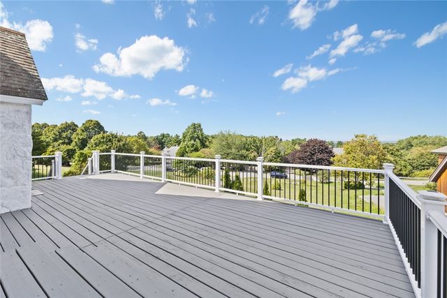 10 J H Dwyer Drive, Middletown, RI 02842